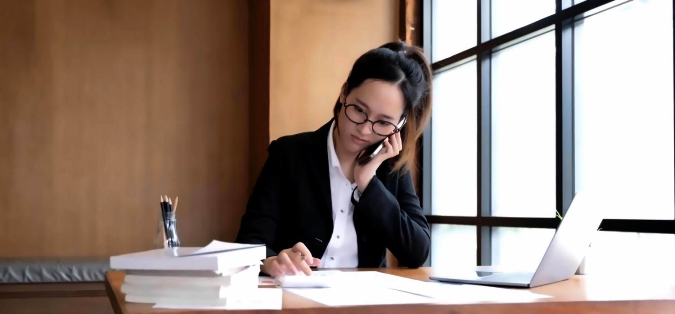 International students learning financial planning in Australian context